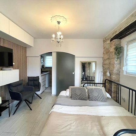 Villa Amore Radini Istrian Romantic Studio With Private Parking And Terrace 브르토니글라 외부 사진