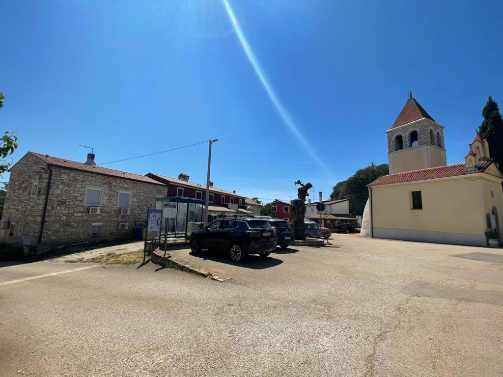 Villa Amore Radini Istrian Romantic Studio With Private Parking And Terrace 브르토니글라 외부 사진