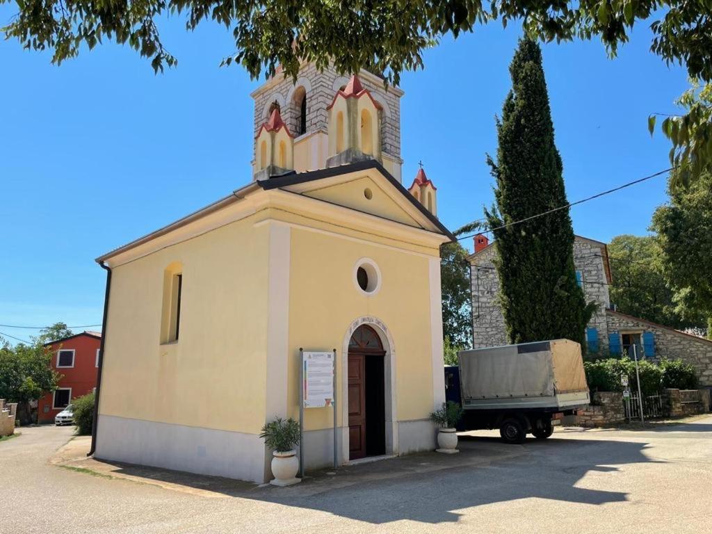 Villa Amore Radini Istrian Romantic Studio With Private Parking And Terrace 브르토니글라 외부 사진