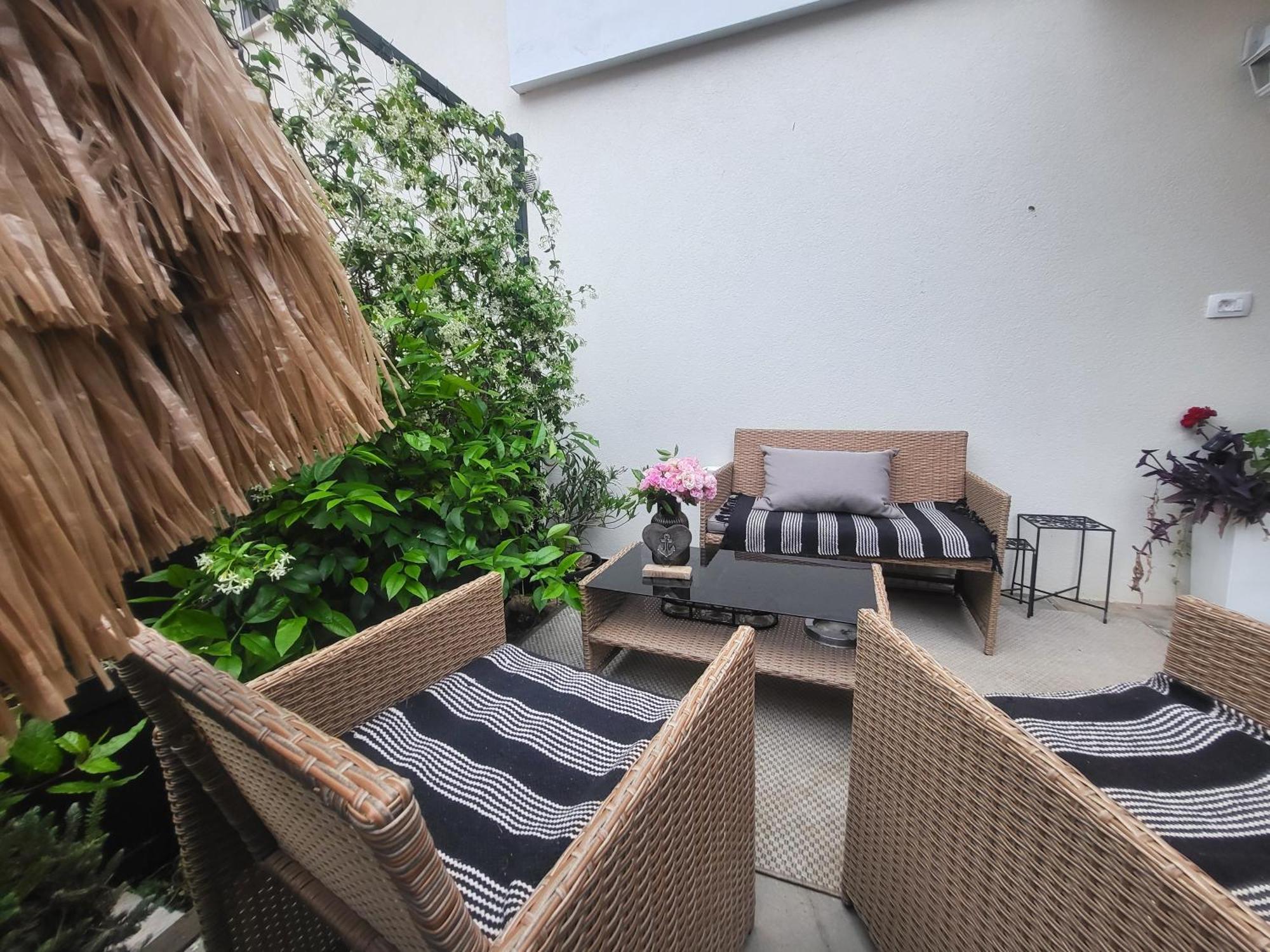 Villa Amore Radini Istrian Romantic Studio With Private Parking And Terrace 브르토니글라 외부 사진