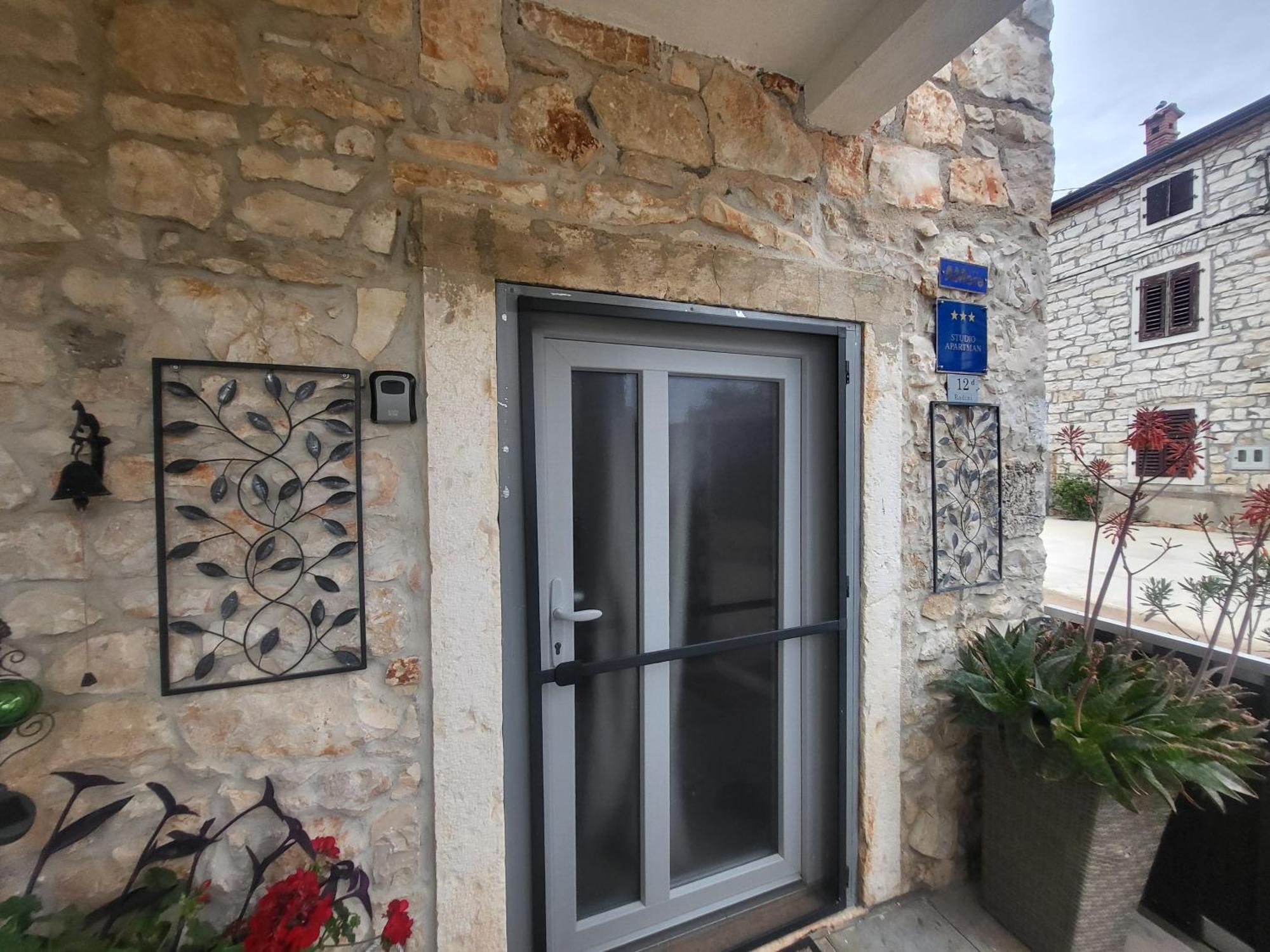 Villa Amore Radini Istrian Romantic Studio With Private Parking And Terrace 브르토니글라 외부 사진