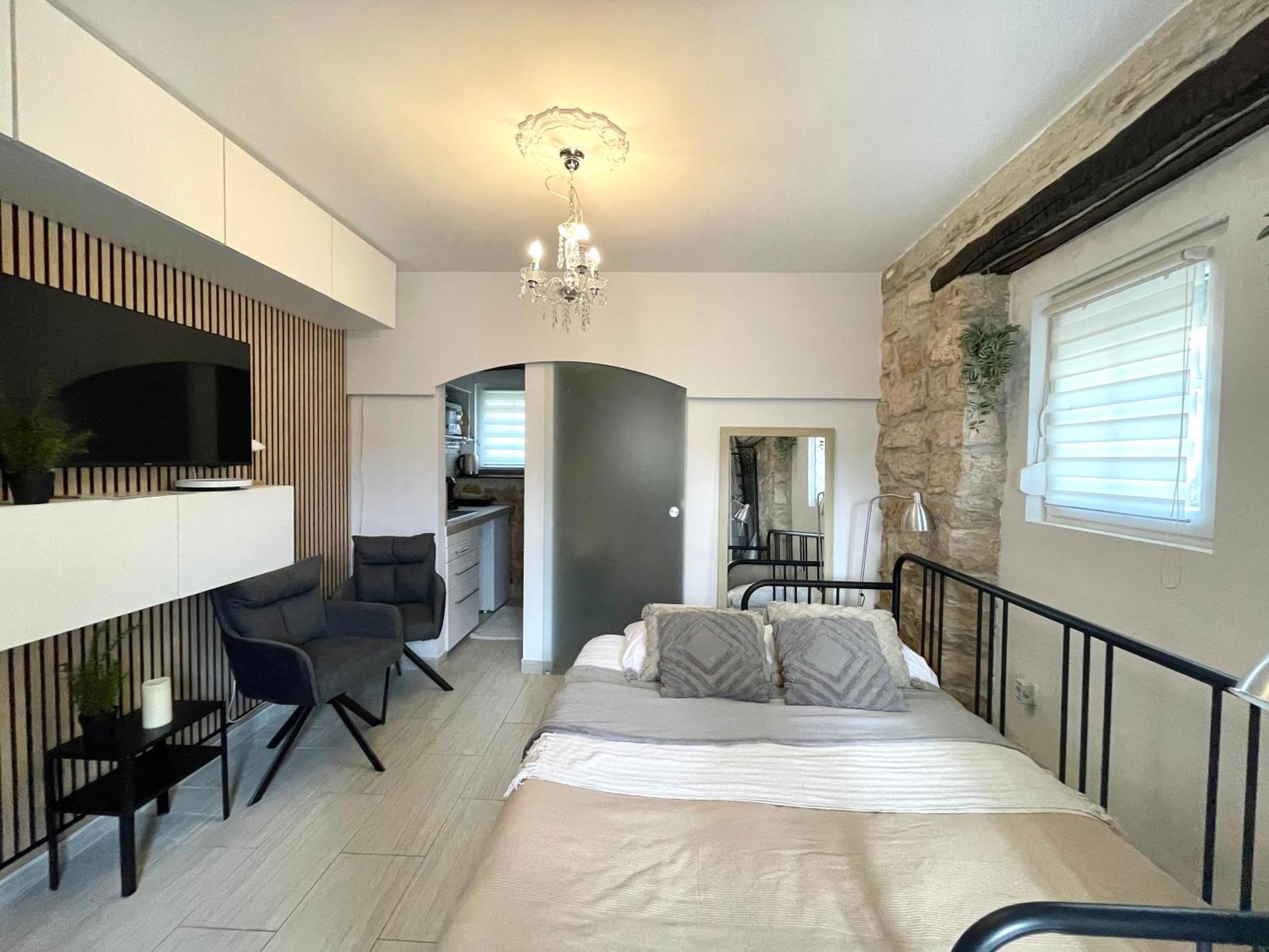 Villa Amore Radini Istrian Romantic Studio With Private Parking And Terrace 브르토니글라 외부 사진