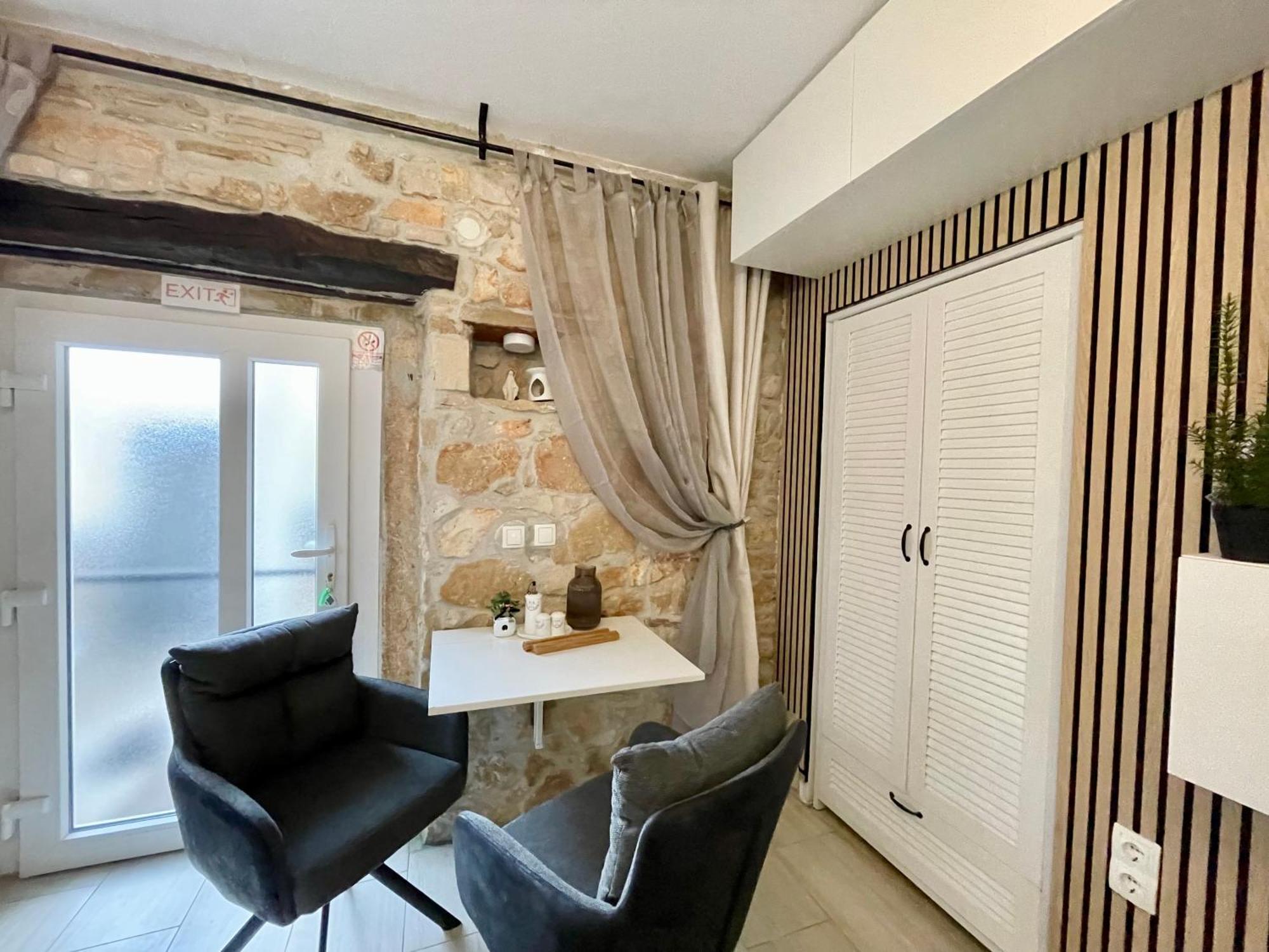 Villa Amore Radini Istrian Romantic Studio With Private Parking And Terrace 브르토니글라 외부 사진